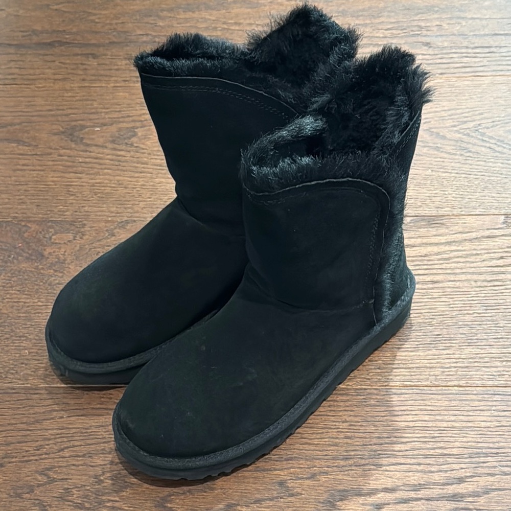 UGG Women's Black Fur-Lined Boots with Classic Short Fluff High Low Size 9